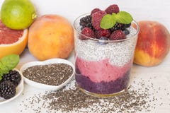 Chia en bes smoothie royalty-vrije stock foto Chia en bes smoothie royalty-vrije stock foto