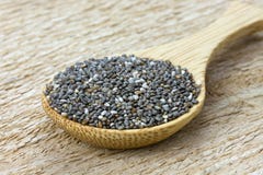 Chia-Samen auf Löffel lizenzfreie stockfotos Chia-Samen auf Löffel lizenzfreie stockfotos