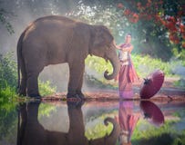 Chiang Mai Thailand-Maj 13,2018: Ung asiatisk kvinna som bär Lann royaltyfri fotografi Chiang Mai Thailand-Maj 13,2018: Ung asiatisk kvinna som bär Lann royaltyfri fotografi