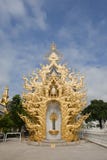 CHIANG RAI, ТАИЛАНД - 3-ье сентября 2011: Wat Rong Khun в хие стоковое фото CHIANG RAI, ТАИЛАНД - 3-ье сентября 2011: Wat Rong Khun в хие стоковое фото