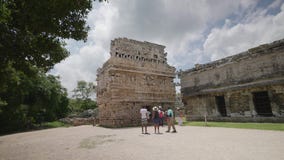 Chichen Itza, le couvent, central de Zona banque de vidéos Chichen Itza, le couvent, central de Zona banque de vidéos
