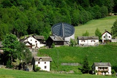 Chiesa, Mogno, Ticino, Svizzera fotografia stock Chiesa, Mogno, Ticino, Svizzera fotografia stock