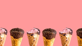 Chifres do gelado de chocolate imagens de stock royalty free Chifres do gelado de chocolate imagens de stock royalty free