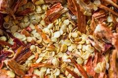 Chili Pepper Flakes et graines secs d'un rouge ardent images libres de droits Chili Pepper Flakes et graines secs d'un rouge ardent images libres de droits