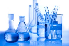 Chimie sur le fond, concept chimique moderne lumineux image stock Chimie sur le fond, concept chimique moderne lumineux image stock