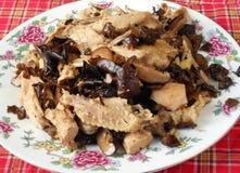 Chinese voedselkip gebraden paddestoel royalty-vrije stock afbeeldingen Chinese voedselkip gebraden paddestoel royalty-vrije stock afbeeldingen