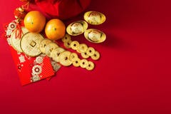 Chinesische Dekorationen des neuen Jahres, Geldtasche, Orange, Goldmünzen mit Charakterbedeutung, gutes Glück, Reichtum, gesund, lizenzfreies stockbild Chinesische Dekorationen des neuen Jahres, Geldtasche, Orange, Goldmünzen mit Charakterbedeutung, gutes Glück, Reichtum, gesund, lizenzfreies stockbild