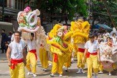 Chinesischer Drachetanz an Stadt Bangkoks China im vegetarischen Festival lizenzfreies stockbild Chinesischer Drachetanz an Stadt Bangkoks China im vegetarischen Festival lizenzfreies stockbild
