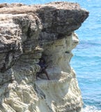 Chitarrista che gioca chitarra nella roccia fotografie stock Chitarrista che gioca chitarra nella roccia fotografie stock