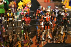 Choisi s'est concentré sur le nombre d'actions de caractère fictif de la série populaire japonaise KAMEN RIDER photo stock Choisi s'est concentré sur le nombre d'actions de caractère fictif de la série populaire japonaise KAMEN RIDER photo stock