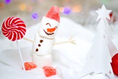 Christmas and new year card with snowman from marshmallow and red lollipop and a white Christmas tree made of paper, blurred royalty free stock images Christmas and new year card with snowman from marshmallow and red lollipop and a white Christmas tree made of paper, blurred royalty free stock images