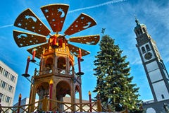 Christmas pyramid and tree at market square low-angle royalty free stock photography Christmas pyramid and tree at market square low-angle royalty free stock photography