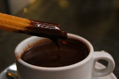Churros sind ein iberisches fettes Gebäck lizenzfreie stockbilder Churros sind ein iberisches fettes Gebäck lizenzfreie stockbilder