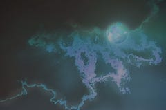 Ciel nocturne avec la lune dans les nuages images stock Ciel nocturne avec la lune dans les nuages images stock