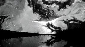 Cielo colourful astratto con le forme insolite e le forme riflesse nel lago alla notte, stile di Salvador Dali Estratto illustrazione di stock Cielo colourful astratto con le forme insolite e le forme riflesse nel lago alla notte, stile di Salvador Dali Estratto illustrazione di stock