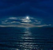 Cielo notturno con la luna piena Immagine Stock Cielo notturno con la luna piena Immagine Stock