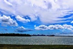 Cielo piacevole sulla baia immagine stock libera da diritti Cielo piacevole sulla baia immagine stock libera da diritti