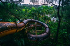 Ciemny turystyki przyciąganie Thuy Tien Ho porzucał waterpark, blisko do odcienia miasta, Środkowy Wietnam, Azja Południowo-Wscho zdjęcie stock Ciemny turystyki przyciąganie Thuy Tien Ho porzucał waterpark, blisko do odcienia miasta, Środkowy Wietnam, Azja Południowo-Wscho zdjęcie stock