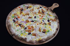 Cienieję zasklepiał włoską pizzę z serem i warzywami obraz royalty free Cienieję zasklepiał włoską pizzę z serem i warzywami obraz royalty free