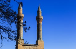 Cifteminaret Madrasa - Dubbele Minaret in Sivas stock foto Cifteminaret Madrasa - Dubbele Minaret in Sivas stock foto