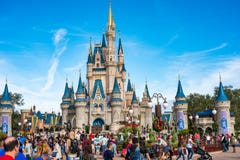 Cinderella Castle am magischen Königreich, Walt Disney World lizenzfreie stockfotos Cinderella Castle am magischen Königreich, Walt Disney World lizenzfreie stockfotos