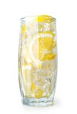 Citrondrink med iskuber arkivbild Citrondrink med iskuber arkivbild
