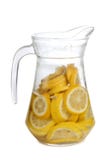 Citronvatten i exponeringsglas royaltyfri bild Citronvatten i exponeringsglas royaltyfri bild