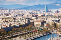 Città di Barcellona dal babordo fotografia stock libera da diritti Città di Barcellona dal babordo fotografia stock libera da diritti