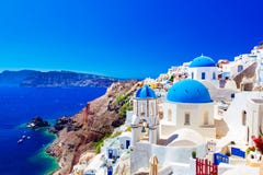 Città di OIA sull'isola di Santorini, Grecia Caldera sul mar Egeo immagine stock libera da diritti Città di OIA sull'isola di Santorini, Grecia Caldera sul mar Egeo immagine stock libera da diritti