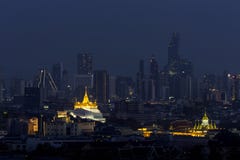 Città Scape, montagna dorata di Bangkok Punti di riferimento popolari dell'attrazione turistica di Wat Saket Ratcha Wora Maha Wih fotografia stock Città Scape, montagna dorata di Bangkok Punti di riferimento popolari dell'attrazione turistica di Wat Saket Ratcha Wora Maha Wih fotografia stock
