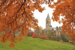 Città universitaria dell'Università di Cornell in Ithaca fotografia stock libera da diritti Città universitaria dell'Università di Cornell in Ithaca fotografia stock libera da diritti