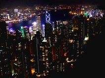 Ciudad de Hong Kong en la noche, horizonte desde arriba del pico imagenes de archivo Ciudad de Hong Kong en la noche, horizonte desde arriba del pico imagenes de archivo