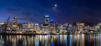 Ciudad de Wellington en la noche imágenes de archivo libres de regalías Ciudad de Wellington en la noche imágenes de archivo libres de regalías