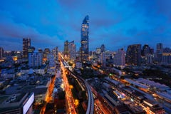 Ciudad elegante Edificios financieros del distrito y del rascacielos bangkok imagen de archivo libre de regalías Ciudad elegante Edificios financieros del distrito y del rascacielos bangkok imagen de archivo libre de regalías