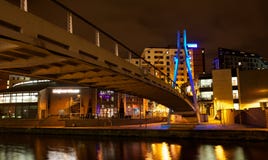 Ciudad europea septentrional moderna en la noche imágenes de archivo libres de regalías Ciudad europea septentrional moderna en la noche imágenes de archivo libres de regalías