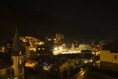 Ciudad panorámica Aprica de la opinión de la noche foto de archivo Ciudad panorámica Aprica de la opinión de la noche foto de archivo