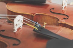 Ciérrese encima de tiro de un puente del violín imágenes de archivo libres de regalías Ciérrese encima de tiro de un puente del violín imágenes de archivo libres de regalías