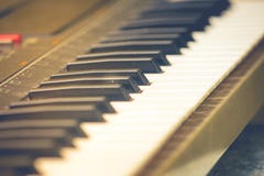 Ciérrese encima del teclado del piano o del electone imagenes de archivo Ciérrese encima del teclado del piano o del electone imagenes de archivo