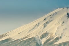 Ciérrese encima del top de Mt Fuji en Japón fotos de archivo libres de regalías Ciérrese encima del top de Mt Fuji en Japón fotos de archivo libres de regalías