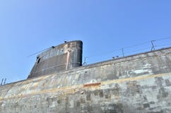 Ciérrese para arriba de un submarino nuclear viejo imágenes de archivo libres de regalías Ciérrese para arriba de un submarino nuclear viejo imágenes de archivo libres de regalías