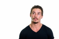 Ciérrese para arriba del pensamiento hermoso joven del hombre aislado contra b blanco Imagen de archivo libre de regalías Ciérrese para arriba del pensamiento hermoso joven del hombre aislado contra b blanco Imagen de archivo libre de regalías