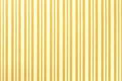 Claro - fundo amarelo e dourado de envolver papel listrado fotos de stock Claro - fundo amarelo e dourado de envolver papel listrado fotos de stock