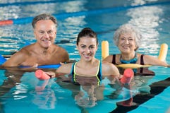 Classe do gym do Aqua foto de stock royalty free Classe do gym do Aqua foto de stock royalty free