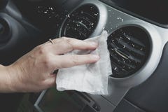 Cleaning samochodowy wnętrze z płótnem Zdjęcie Stock Cleaning samochodowy wnętrze z płótnem Zdjęcie Stock