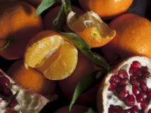 Clementina e romã Salada de fruta foto de stock Clementina e romã Salada de fruta foto de stock
