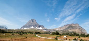 CLEMENTS MOUNTAIN TOWERING ABOVE HIDDEN LAKE HIKING TRAIL ON LOGAN PASS DURING 2017 FALL FIRES IN GLACIER NATIONAL PARK MONTANA US royalty free stock photography CLEMENTS MOUNTAIN TOWERING ABOVE HIDDEN LAKE HIKING TRAIL ON LOGAN PASS DURING 2017 FALL FIRES IN GLACIER NATIONAL PARK MONTANA US royalty free stock photography