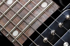 Close-up da guitarra elétrica. Recolhimento do pescoço e do humbucker. imagem de stock Close-up da guitarra elétrica. Recolhimento do pescoço e do humbucker. imagem de stock
