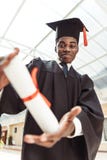 close-up disparado do estudante graduado afro-americano foto de stock close-up disparado do estudante graduado afro-americano foto de stock