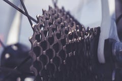 Close-up van fietstoestellen Achter het wieldetail van de bergfiets stock fotografie Close-up van fietstoestellen Achter het wieldetail van de bergfiets stock fotografie