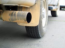 Close-up van Vuile Pick-up na het Spelen in de Rode Modder stock foto's Close-up van Vuile Pick-up na het Spelen in de Rode Modder stock foto's